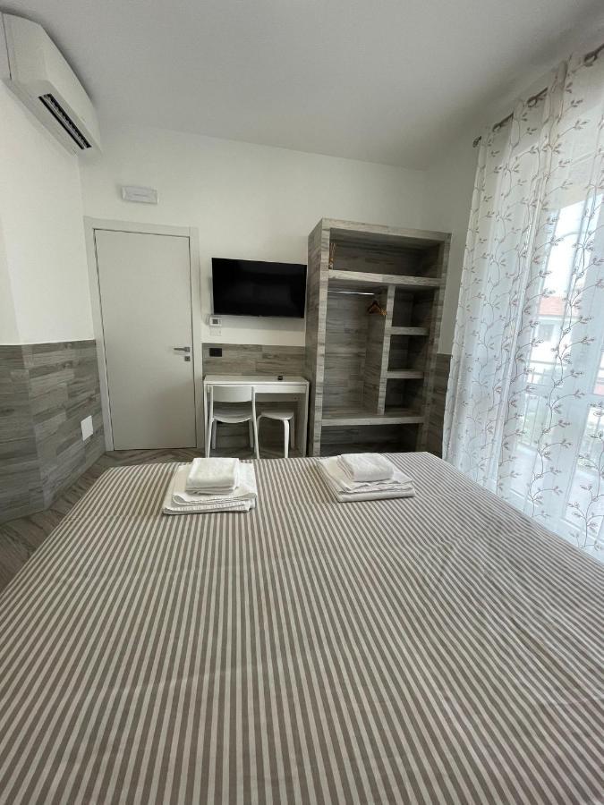 Holiday Rooms Rho Exterior foto