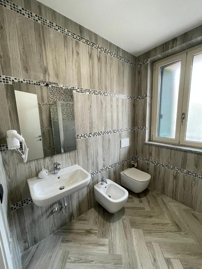 Holiday Rooms Rho Exterior foto