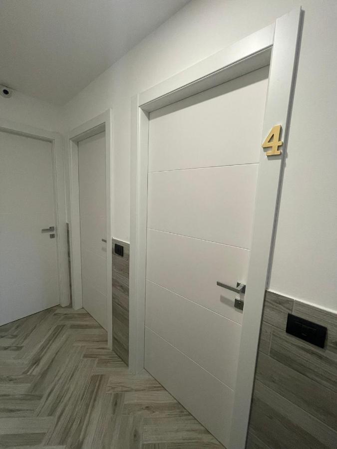 Holiday Rooms Rho Exterior foto
