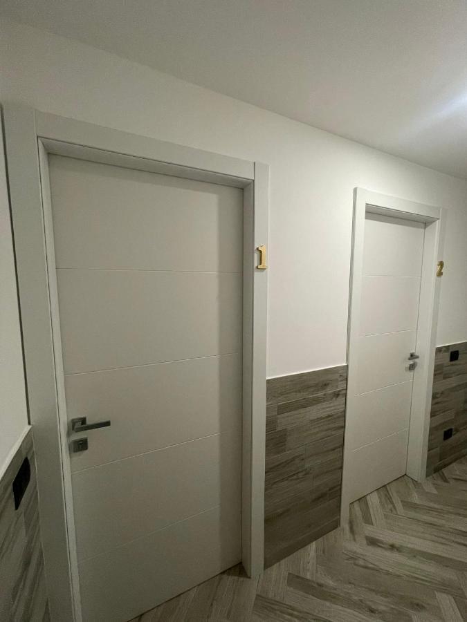 Holiday Rooms Rho Exterior foto